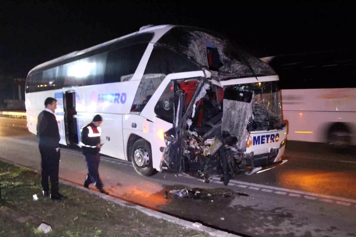 Amasya'da Otobüs ve Tır Çarpışması: 11 Kişi Hastaneye Kaldırıldı