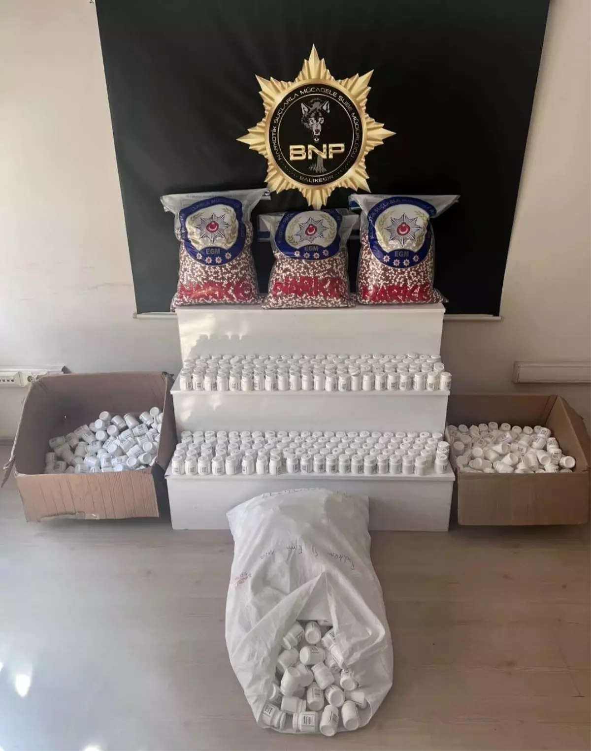 Balıkesir'de 52.959 Sentetik Hap Ele Geçirildi: 2 Şüpheli Tutuklandı