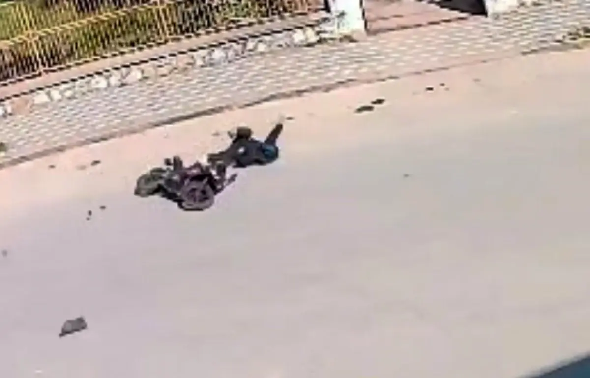 Manisa'da U Dönüşü Kazası: Motosiklet Sürücüsü Hafif Yaralı Çıktı