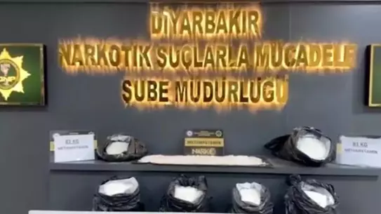 Ele geçirilen metamfetamin paketleri