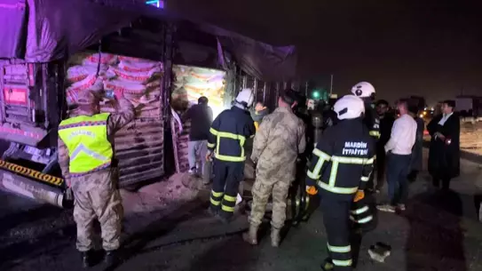 Yangın sonrası itfaiye ekiplerinin çalışması