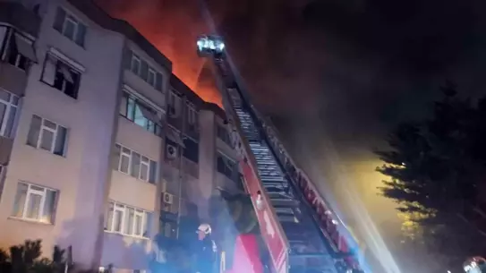 Yangın Söndürülürken Görüntü