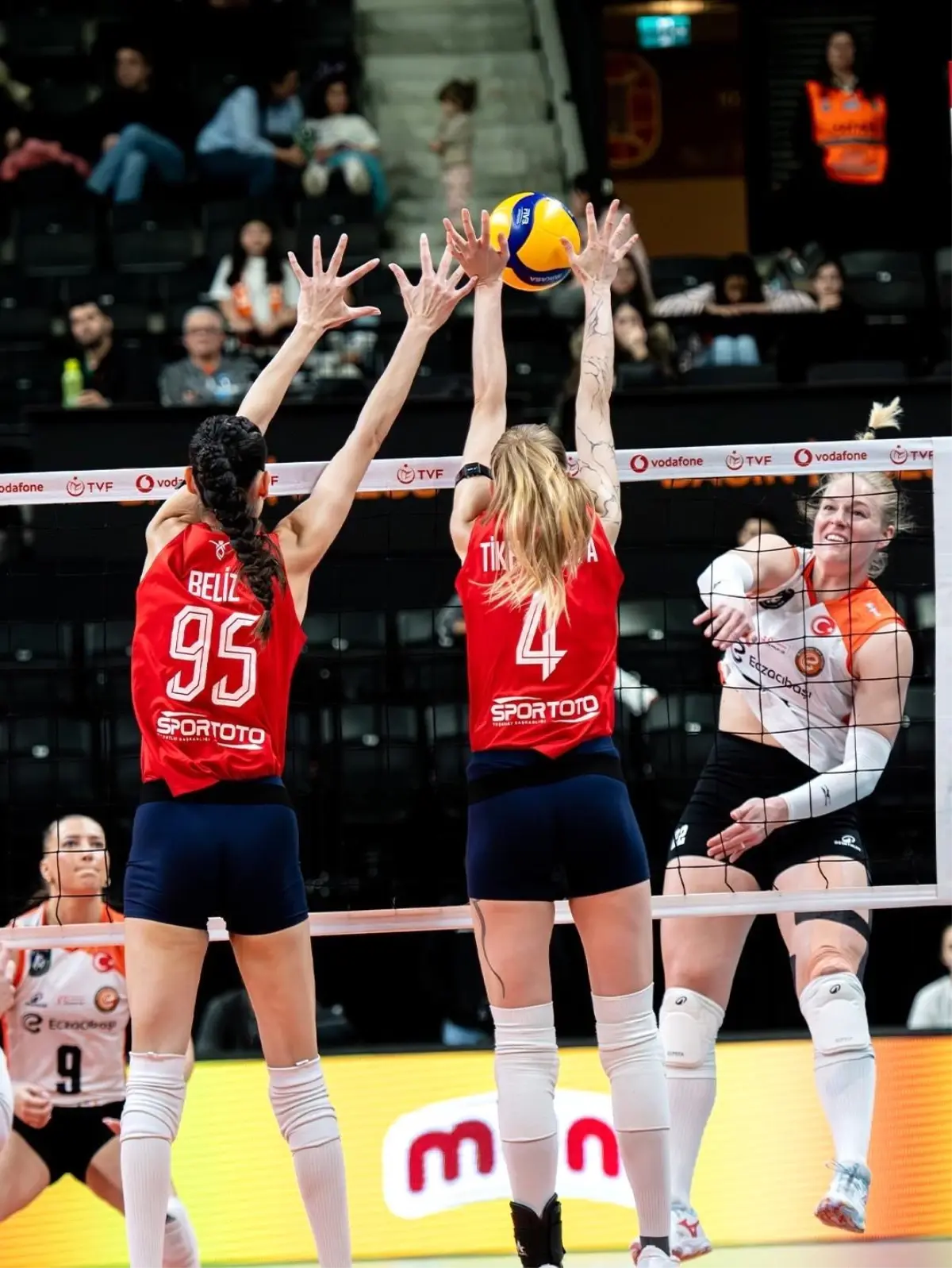 Aydın Büyükşehir Belediyespor, Sultanlar Ligi'nde Eczacıbaşı Dynavit'e Yenildi