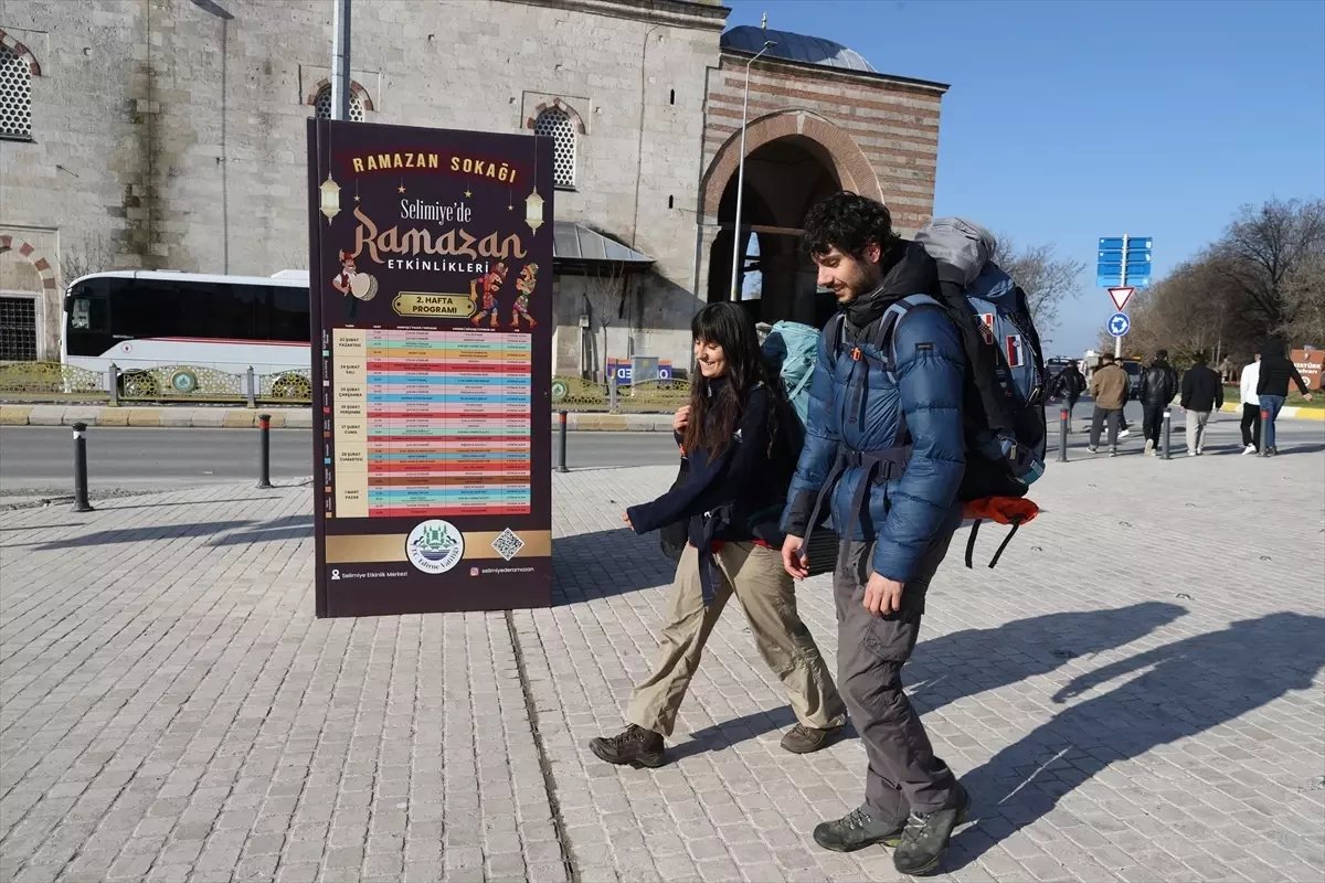 Fransız Gezginler Otostopla Edirne'yi Keşfetti: Tarihi Sokaklarda Büyüleyici Anlar