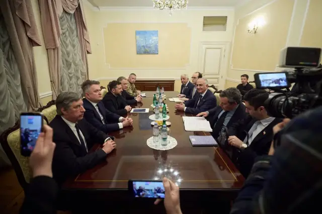 Görüşme sırasında çekilmiş ek fotoğraf