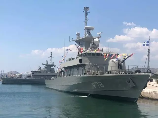 Fırkateynlerin limandan çıkışı