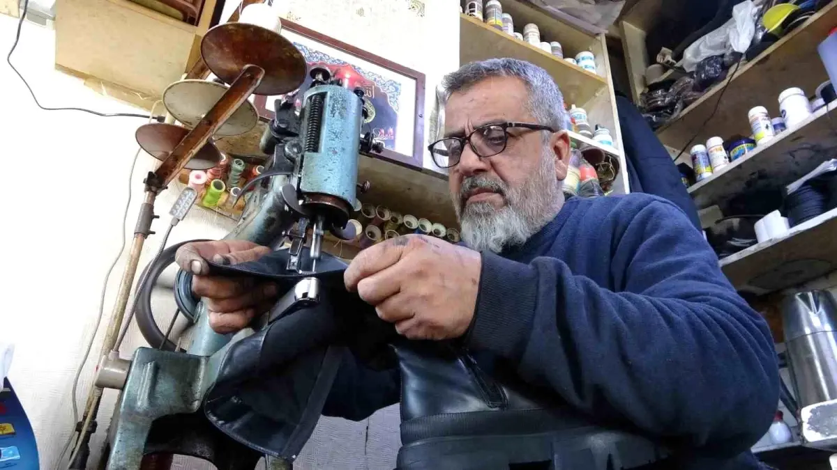 Adıyaman’da 30 Yıllık Ayakkabı Tamirciliği Geleneği: Muharrem Borazan’ın Hikayesi