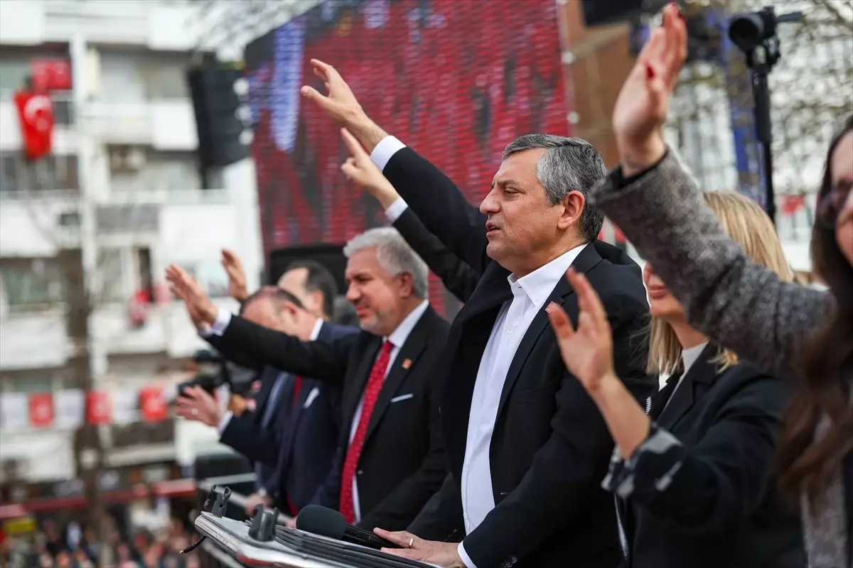 CHP Lideri Özgür Özel, Uşak Mitinde Emekli Maaşları ve Uyuşturucu Mücadelesi İçin Ulusal Seferberlik Sözü Verdi