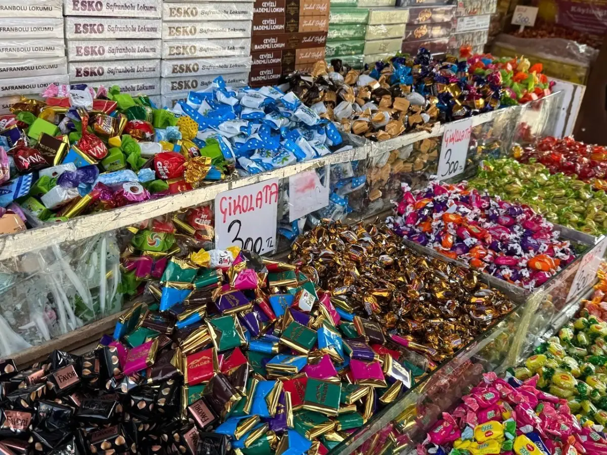 Zonguldak’ta Ramazan Bayramı Coşkusu: Şeker ve Çikolata Tezgahları Şehri Renklendiriyor