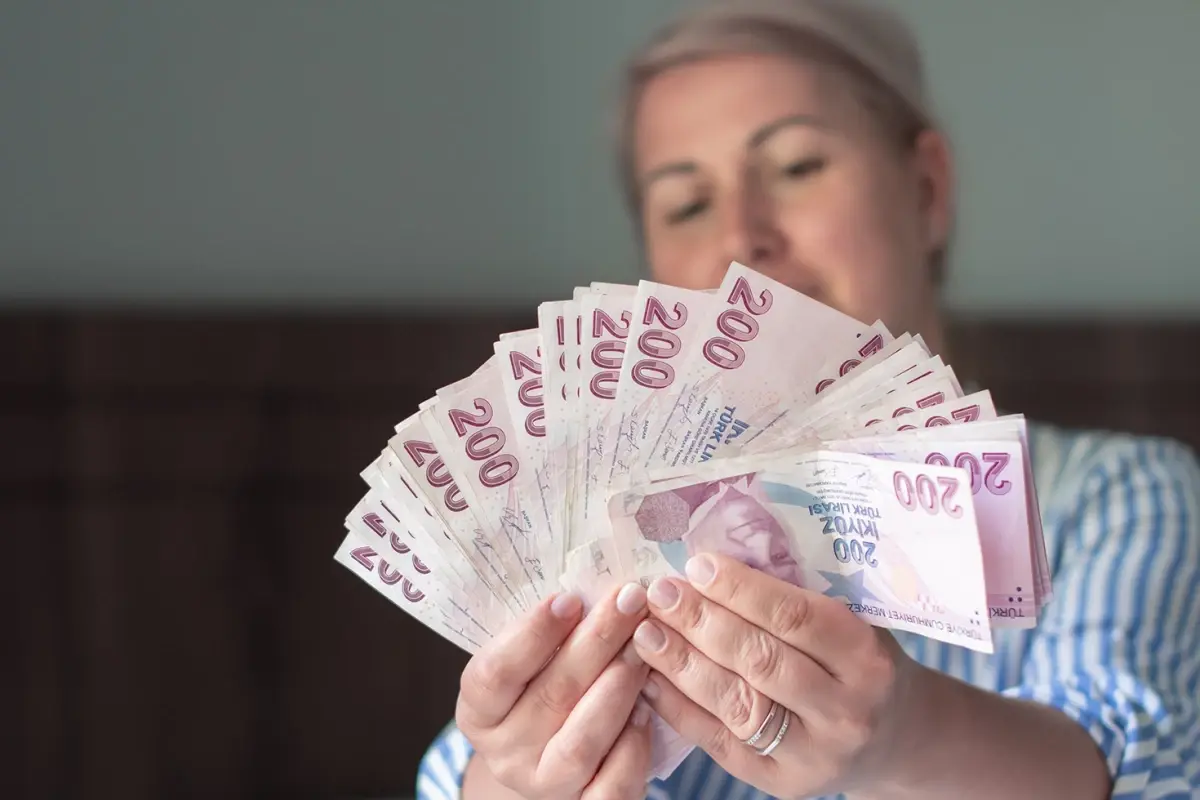 Emeklilerin Bayram Ödülleri Bugün Hesaplara Yatırıldı