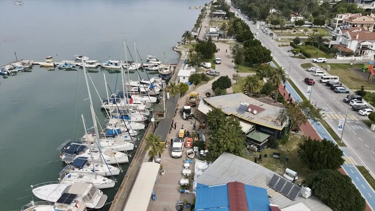 Fethiye’de Ruhsatsız İşletmelere Ait Eklentiler Yıkım İçin Hazırlanıyor