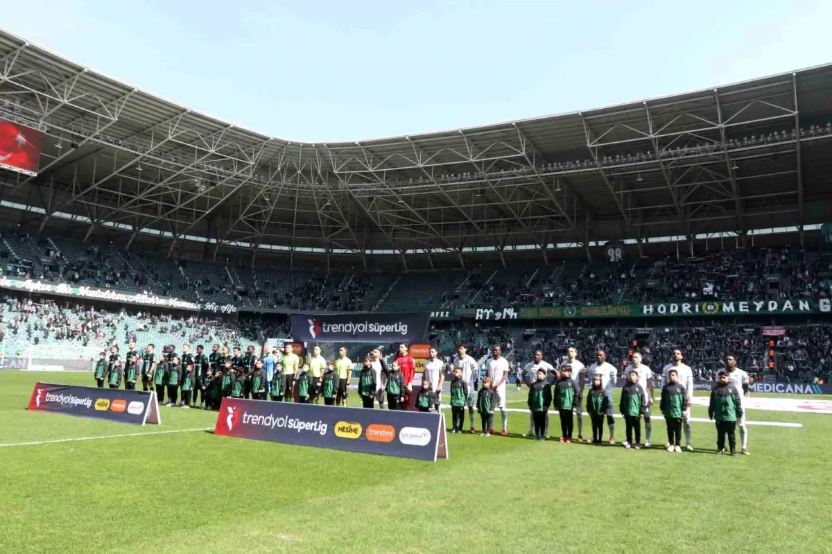 Kocaelispor'un Seyirci Sayısı Rekor Düşüşte: 7.875 Taraftar Stadyumu Doldurdu
