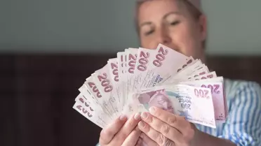 Emeklilerin Bayram Ödülleri Bugün Hesaplara Yatırıldı