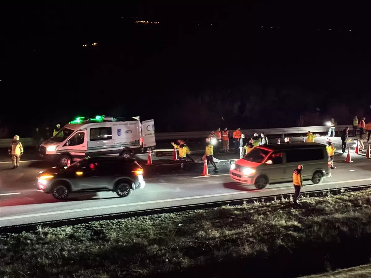 Kızılcahamam Otoyolunda Otobüs ve Çekici Çarpışması: 1 Ölü, 15 Yaralı