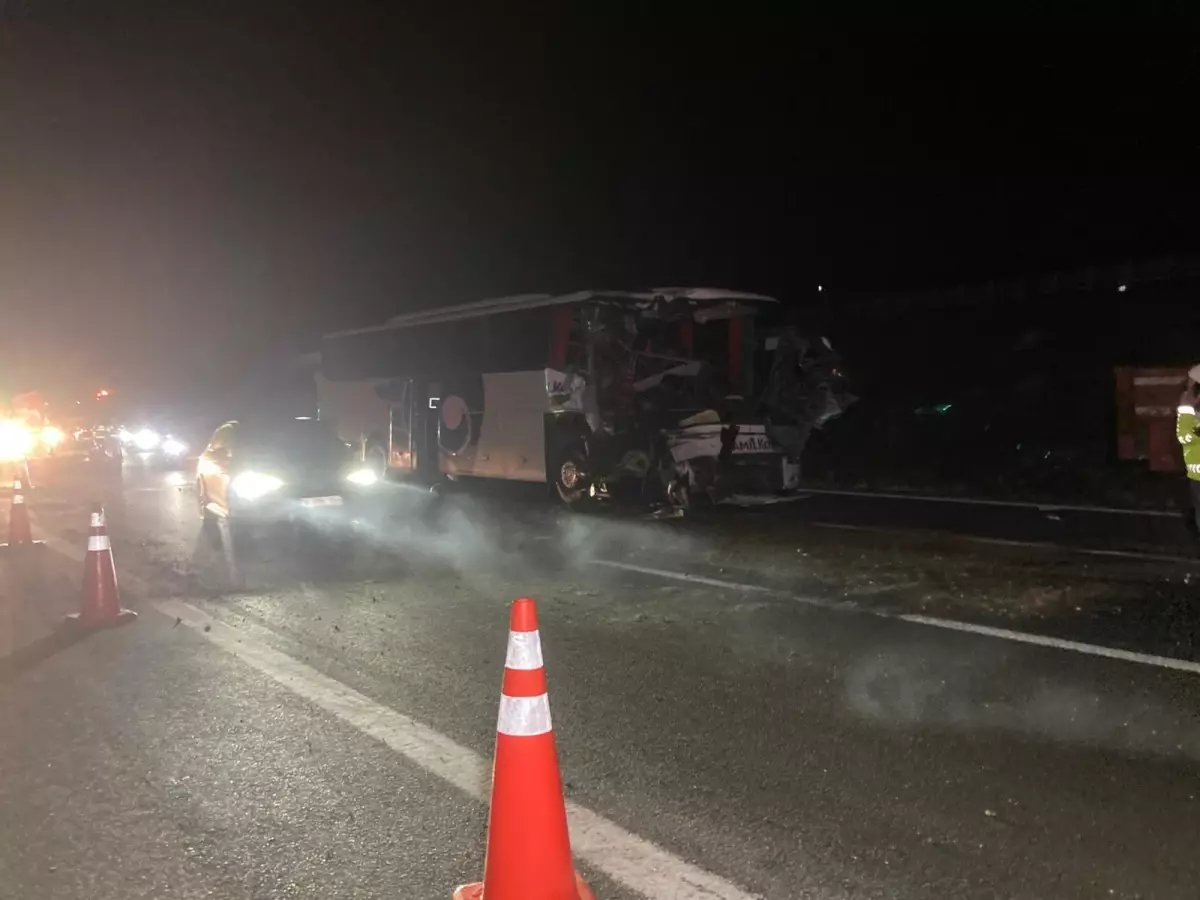Ankara’da Otobüs ve TIR Çarpıştı: 1 Ölü, 15 Yaralı