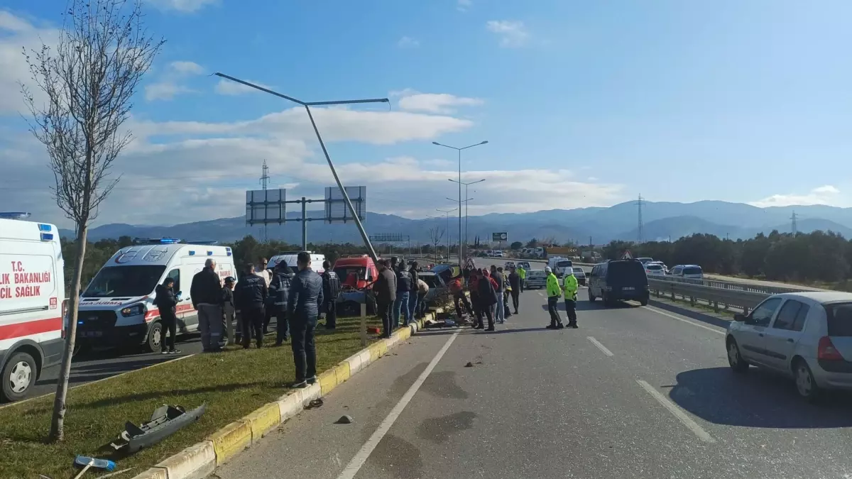 Balıkesir'de Çöp Kamyonu Çarpması: İki Genç Hayatını Kaybetti, Aileler Adalet Bekliyor