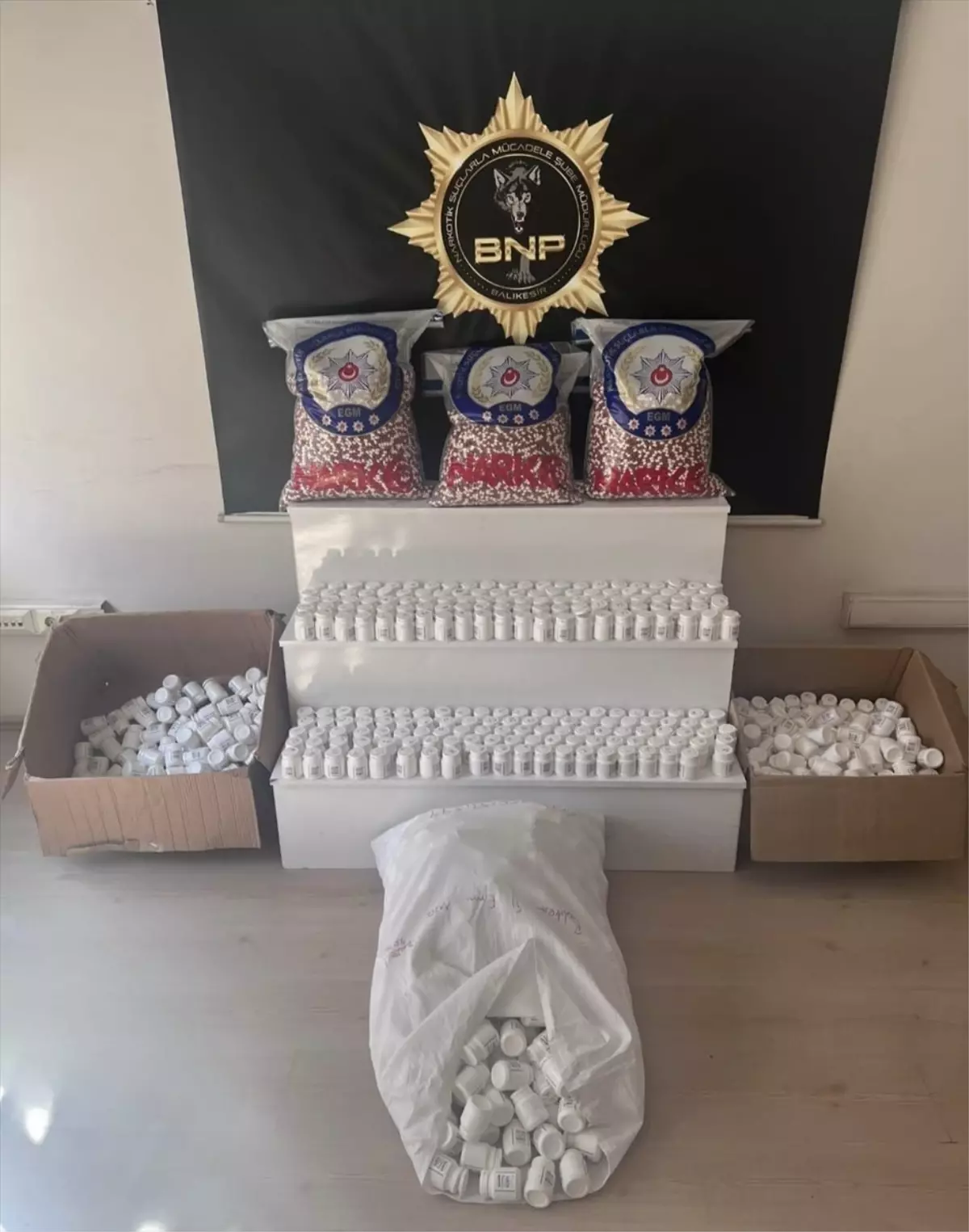 Balıkesir'de Büyük Sentetik Ecza Hap Operasyonu: 52 Bin 959 Adet Ele Geçirildi, 2 Şüpheli Tutuklandı
