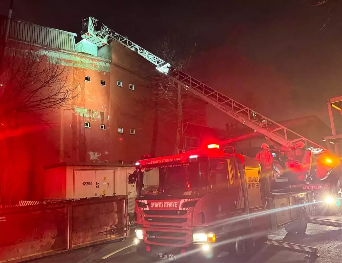 Başakşehir'deki Altın Geri Dönüşüm Atölyesinde Yangın Kontrol Altına Alındı