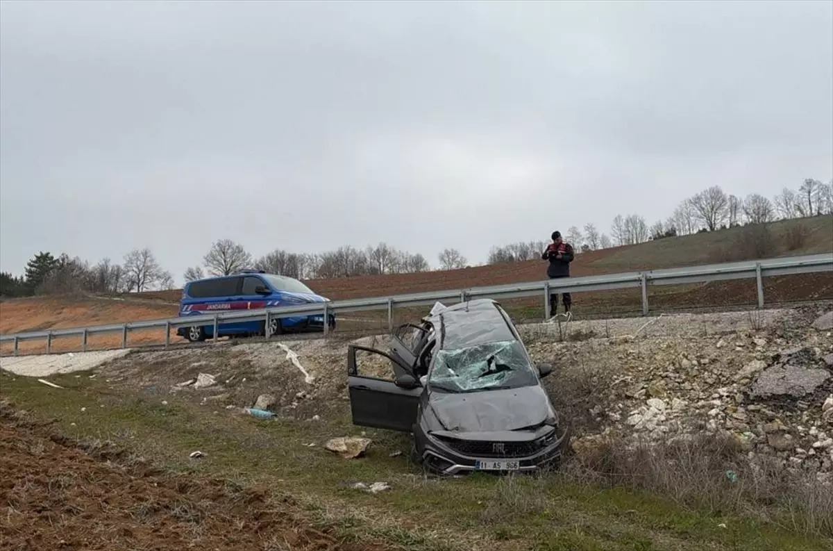 Bilecik ve Osmaneli'de İki Ayrı Trafik Kazası Sonucu İki Yaralı