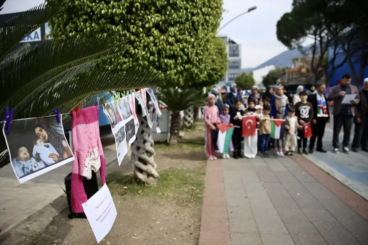 Fethiye'de Çocuk Hakları İçin Protesto Düzenlendi