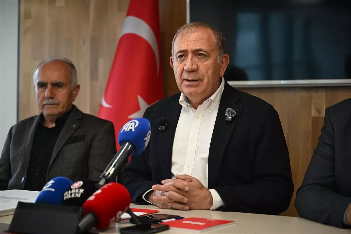 CHP içinde Arınç‑Özel Görüşmesi Üzerine Değerlendirme: Tekin'den Birlik Mesajı