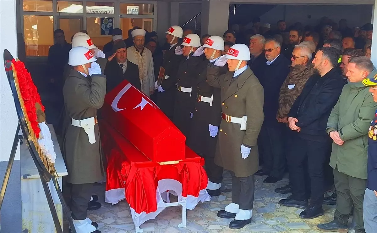 Bafra’da Askeri Törenle Defnedilen Kıbrıs Gazisi Feris Adiloğlu’na Veda