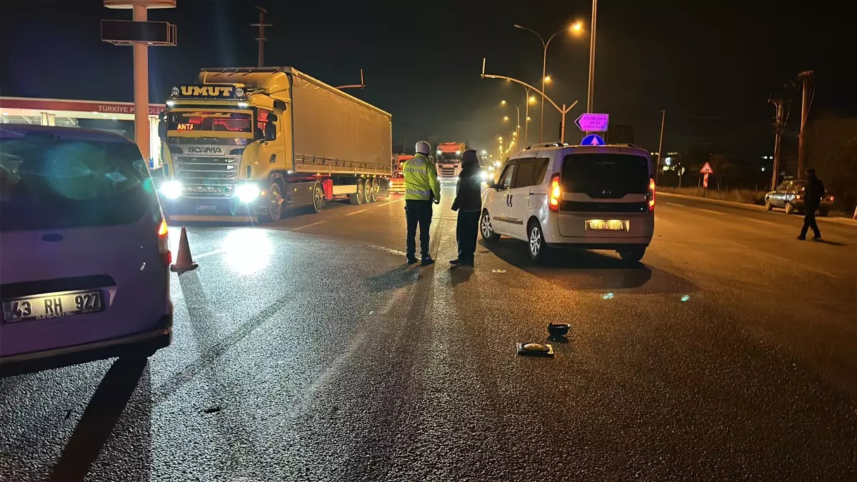 Kütahya'da Kontrol Kaybı: Takla Atan Otomobil Sürücüsü Hastaneye Sevk Edildi