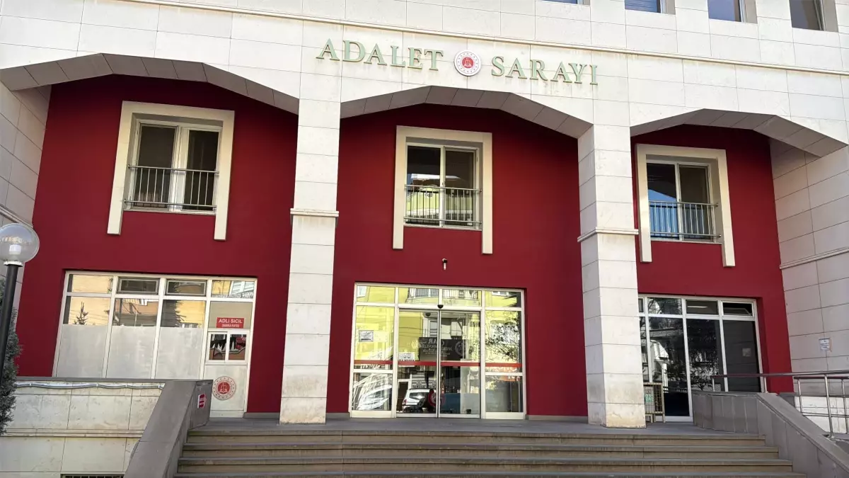 Manisa’nın Turgutlu İlçesinde Felsefe Öğretmeni Atatürk Hakareti Nedeniyle Tutuklandı