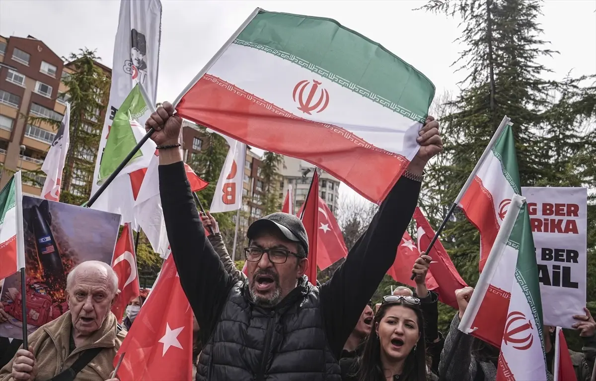 Washington'da Mescid-i Aksa Protestosu: Binlerce Kişi ABD Büyükelçiliği Önünde Bir Araya Geldi