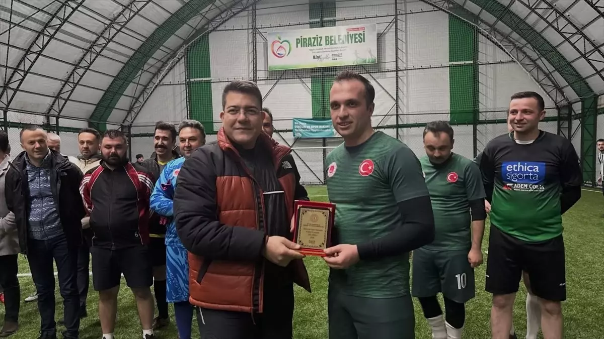 Piraziz'de Kurumlar Arası Futbol Turnuvası Coştu
