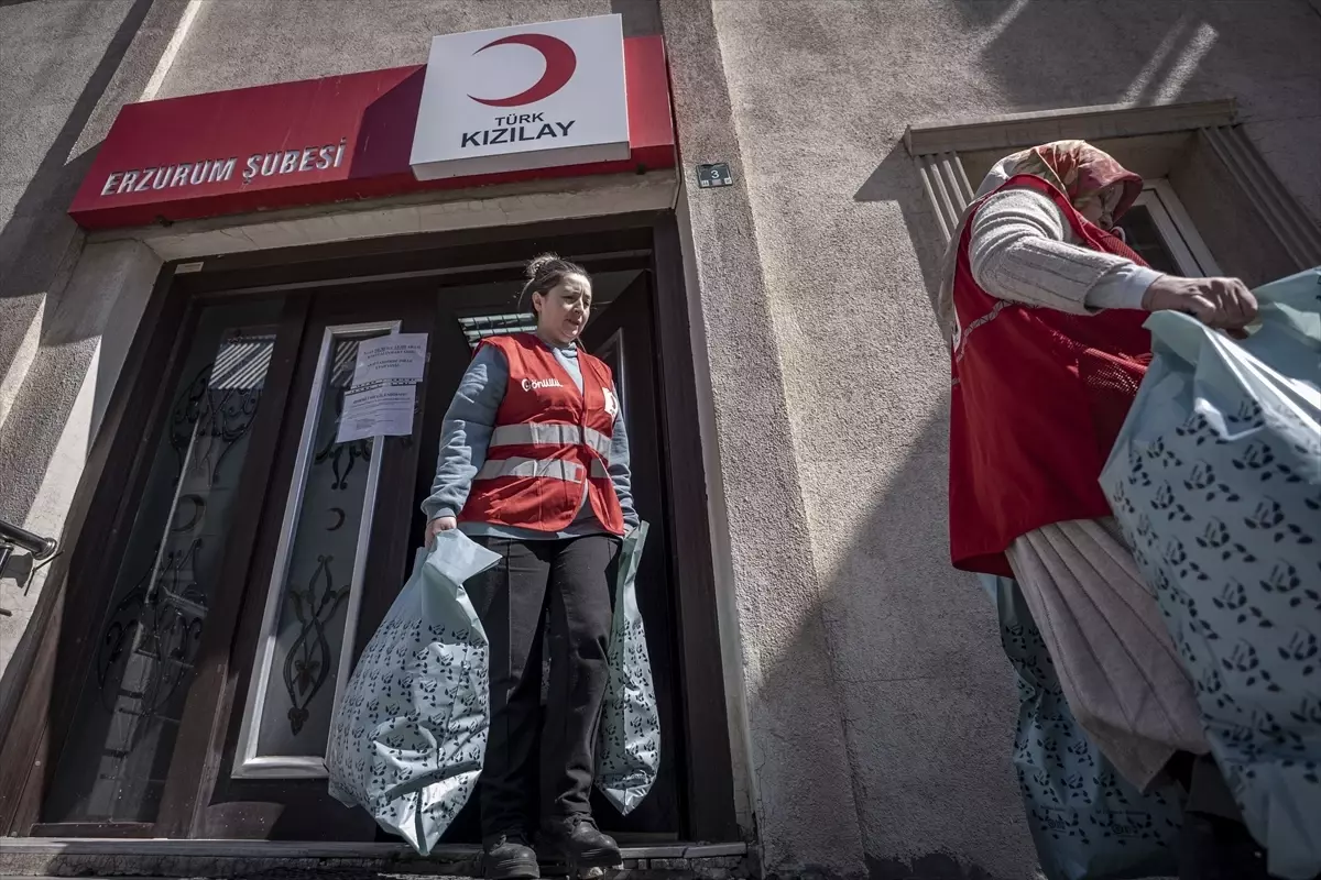 Erzurum’da Kızılay Kadın Gönüllülerinin Bayram Hazırlıkları