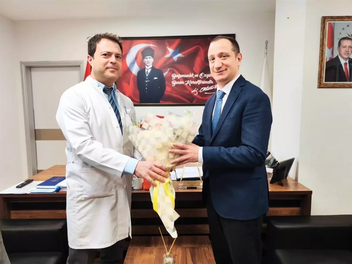 Tarsus Kaymakamı Akyüz, Tıp Bayramı’nda Sağlık Çalışanlarıyla Buluştu