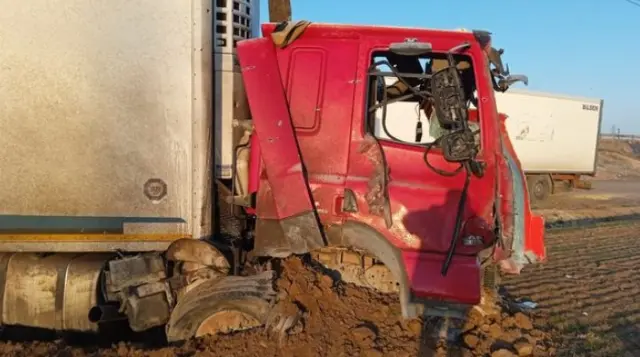 Yanmış TIR parçası