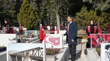 Şehitlikte Bakan Mahinur Özdemir Göktaş ve ekibi