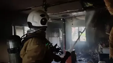 Yangın sonrası evin dış görüntüsü