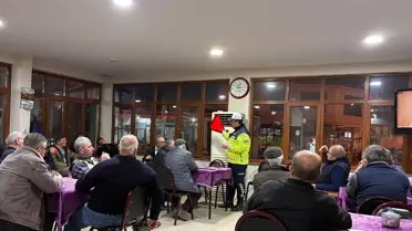 Toplantı sırasında sunum yapan uzman