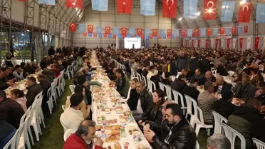 İftar sofrası ve katılımcılar