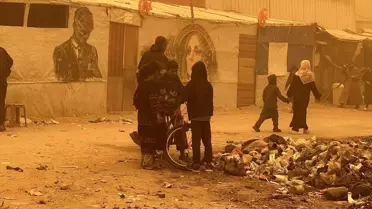 Kum fırtınası sırasında çadır kampı