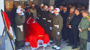 Feris Adiloğlu’nun mezarına konulan askerî üniforma