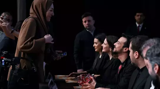 Etkinlikteki sahne görüntüsü