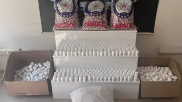 Ele geçirilen hapların detaylı görüntüsü