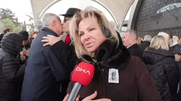 Alinur Velidedeoğlu anısına saygı duruşu