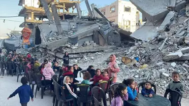 Gazze'de iftar dağıtımının gerçekleştiği an