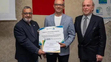 Ödül töreninde kazanan yazarlar ve ödüller