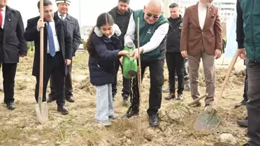 Dikilen meyve fidanları ve anma töreni