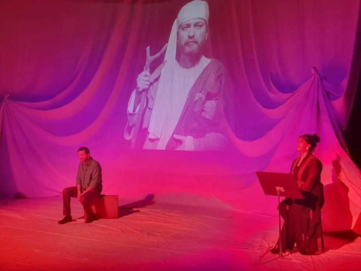 Tiyatro Anadolu'nun 'Aşk Neyledi Yunus' Oyunu Düzce Üniversitesi'nde Büyüledi