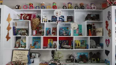 Mesleki eğitim atölyesinde çalışan öğrenciler