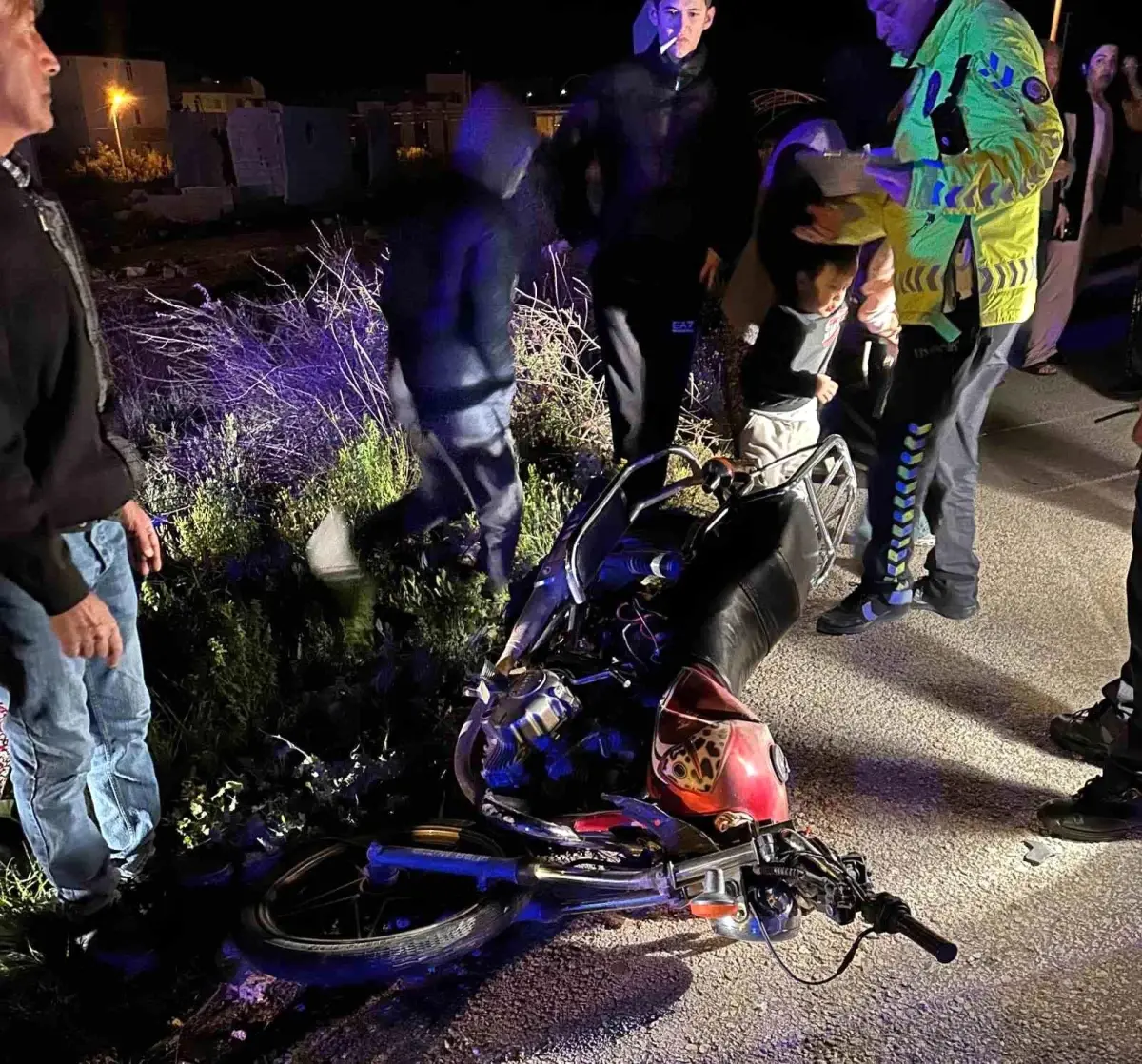 Erdemli'de Motosiklet-Otomobil Çarpışması: 2 Kişi Ağır Yaralı