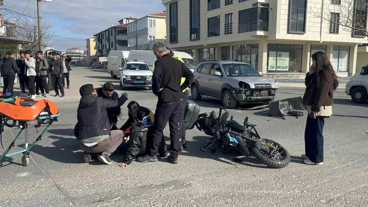 Tekirdağ’da Otomobil Çarptığı Motosiklet Sürücüsü Yaralandı: Olayın Detayları