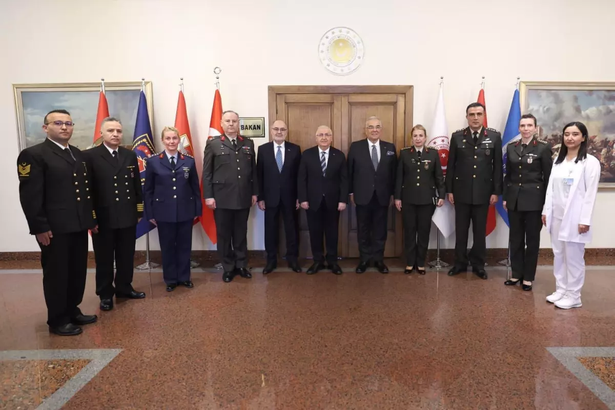 Milli Savunma Bakanı Yaşar Güler, Tıp Bayramı’nda Sağlık Çalışanlarıyla Bir Araya Geldi